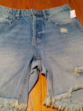 WILD FABLE BERMUDA SHORTS BUTTON FRONT NEW SIZE 8